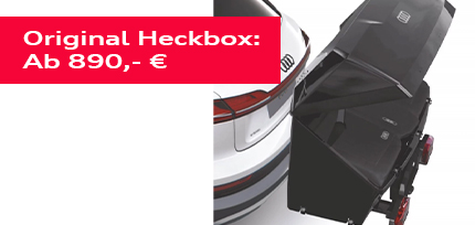 Original Audi Heckbox in schwarz mit Logo an einem wei&szlig;en Audi montiert